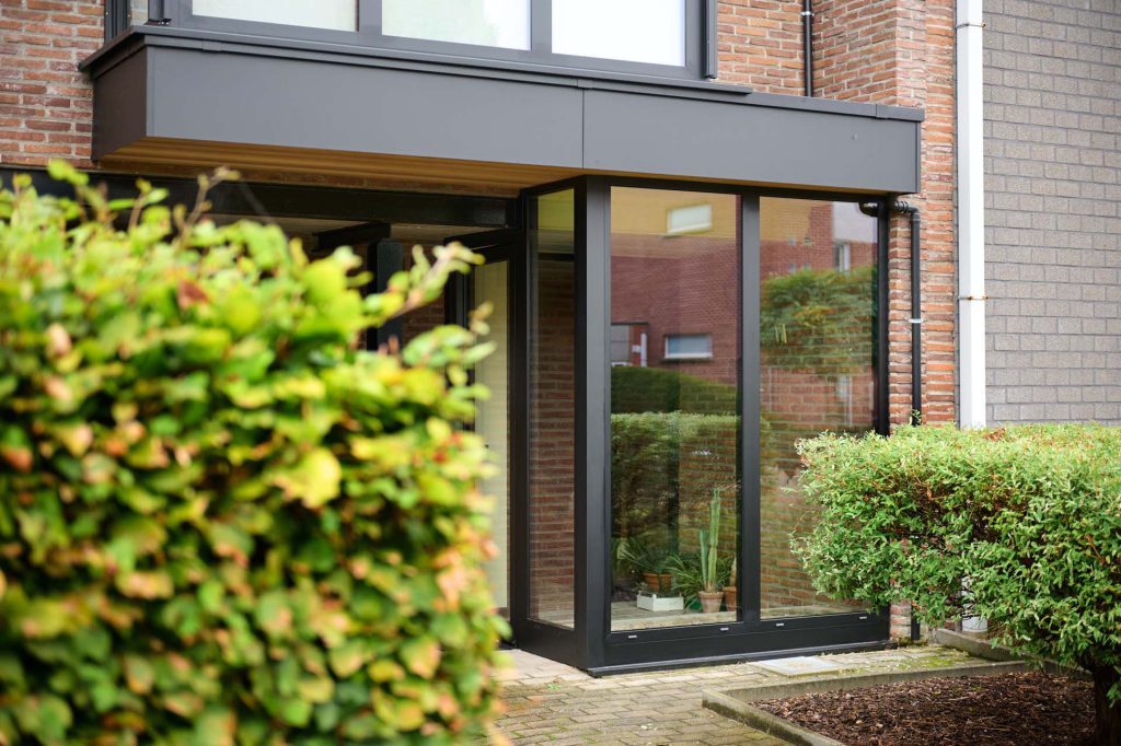 Aluminium ramen en deuren voor een woningrenovatie in Kontich
