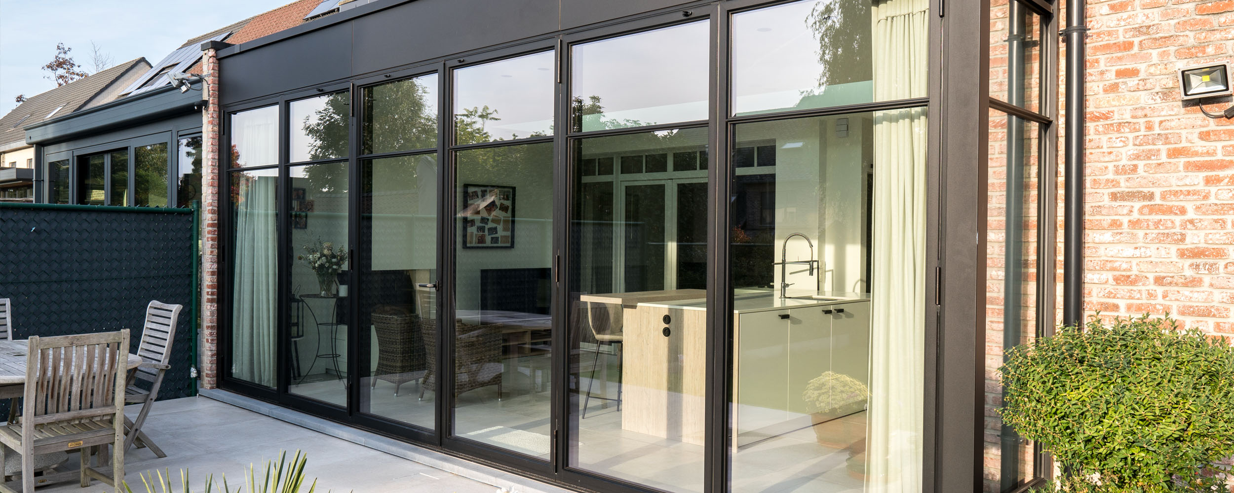 Glazen uitbouw met aluminium vouwwand in Lier
